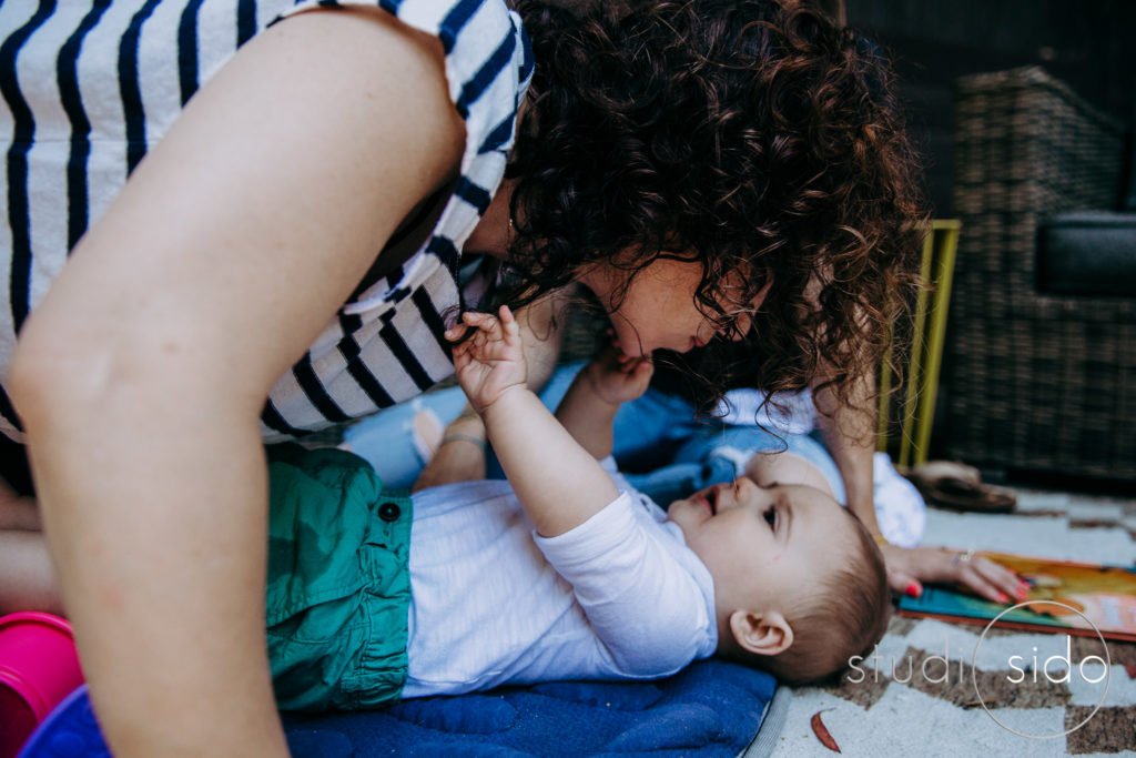 One mama plays kissing game with baby