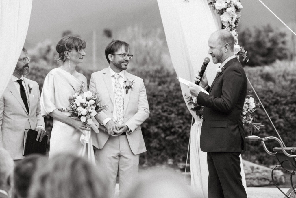 Best man speaks to couple during the ceremony in Palm Springs, CA